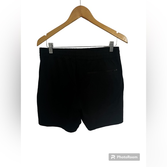 Uniqlo smart stretch shorts (M) - Picture 2 of 3